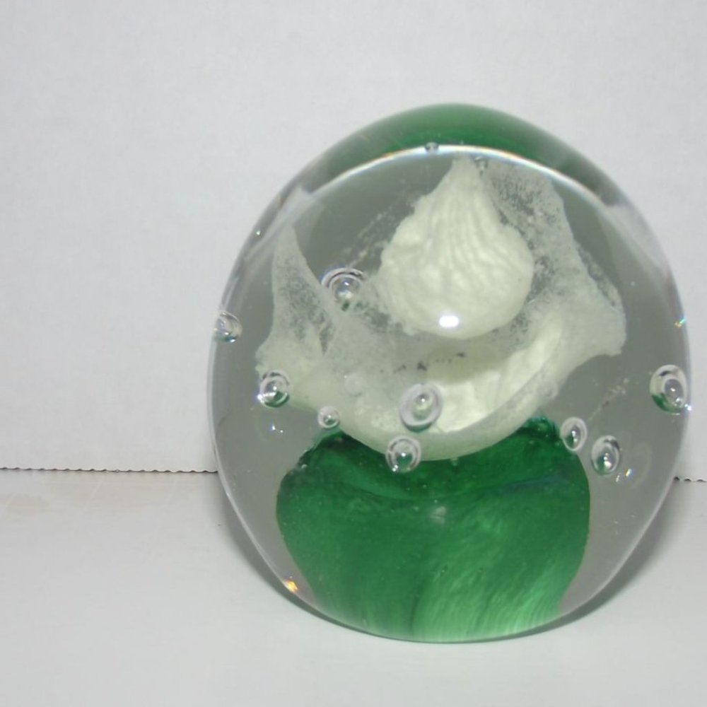 Beautiful Art Glass Hand Blown Paper Weight W/Green & Whie Design